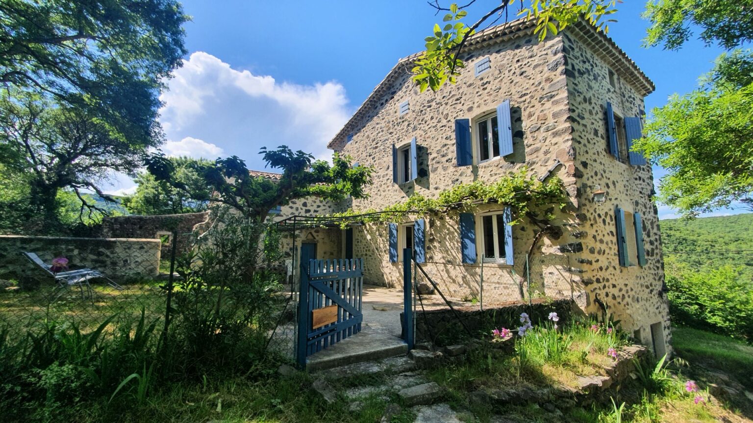 Maison ardéchoise en location saisonnière